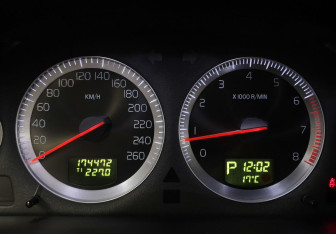 Подержанный автомобиль Volvo XC90 2006 года (14 фото)