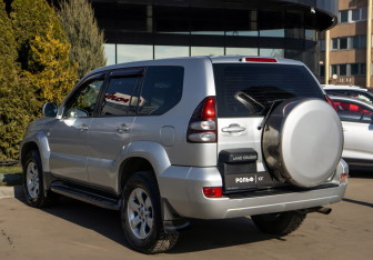Подержанный автомобиль Toyota Land Cruiser Prado 2007 года (5 фото)