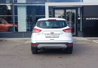 Подержанный автомобиль Ford Kuga 2015 года (6 фото)
