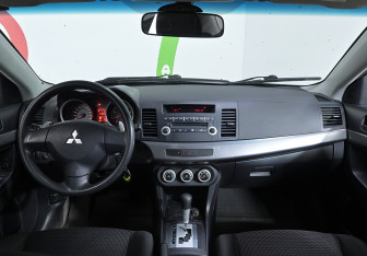 Подержанный автомобиль Mitsubishi Lancer Sedan 2007 года (8 фото)