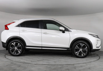 Подержанный автомобиль Mitsubishi Eclipse Cross 2022 года (4 фото)