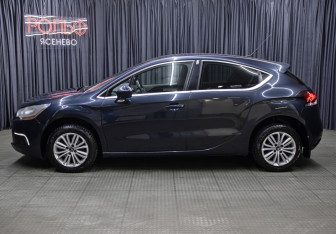 Подержанный автомобиль Citroen DS4 2012 года (8 фото)