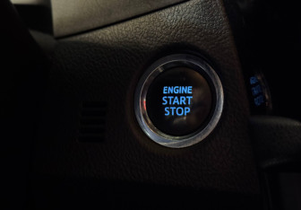 Подержанный автомобиль Toyota Corolla Sedan 2013 года (22 фото)