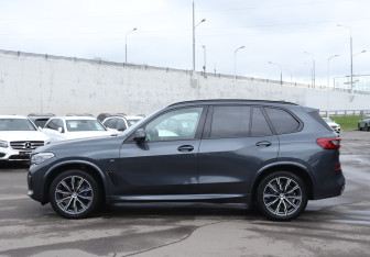 Подержанный автомобиль BMW X5 2019 года (8 фото)