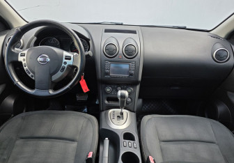 Подержанный автомобиль Nissan Qashqai 2010 года (11 фото)