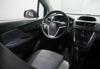 Подержанный автомобиль Opel Mokka 2013 года (13 фото)