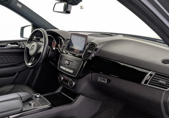 Подержанный автомобиль Mercedes-Benz GLE 2016 года (13 фото)