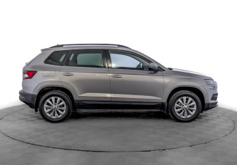 Подержанный автомобиль Skoda Karoq 2021 года (4 фото)