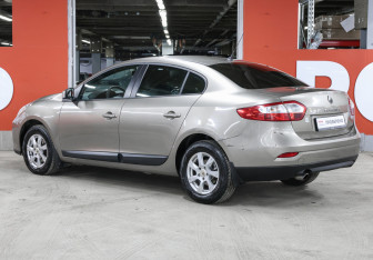 Подержанный автомобиль Renault Fluence 2012 года (7 фото)