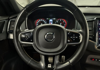 Подержанный автомобиль Volvo XC90 2016 года (20 фото)