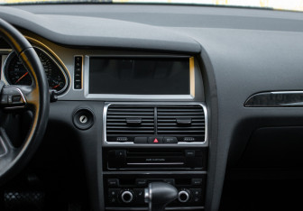 Подержанный автомобиль Audi Q7 2013 года (13 фото)