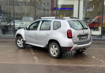 Подержанный автомобиль Renault Duster 2017 года (6 фото)