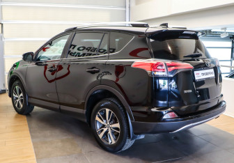 Подержанный автомобиль Toyota RAV4 2018 года (6 фото)