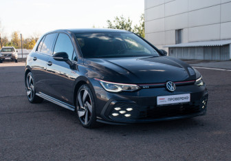 Подержанный автомобиль Volkswagen Golf GTI Hatchback 2021 года (3 фото)