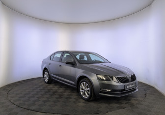 Подержанный автомобиль Skoda Octavia Liftback 2018 года (3 фото)