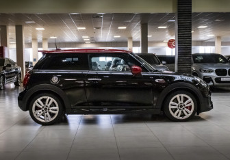 Подержанный автомобиль MINI Hatch 2019 года (8 фото)