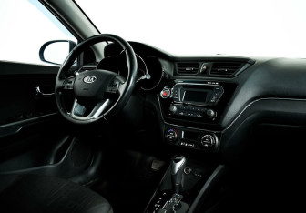 Подержанный автомобиль Kia Rio Hatchback 2012 года (8 фото)