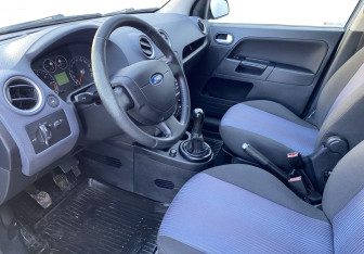 Подержанный автомобиль Ford Fusion 2008 года (9 фото)