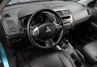 Подержанный автомобиль Mitsubishi ASX 2012 года (11 фото)