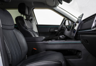 Подержанный автомобиль Jaecoo J7 2023 года (10 фото)