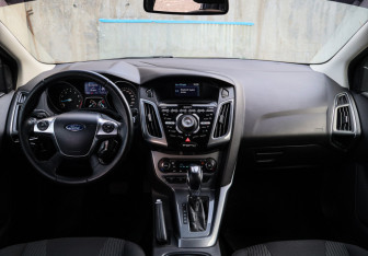 Подержанный автомобиль Ford Focus Hatchback 2012 года (9 фото)