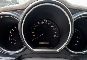 Подержанный автомобиль Lexus RX 2005 года (12 фото)