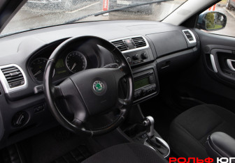 Подержанный автомобиль Skoda Fabia Hatchback 2008 года (10 фото)