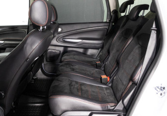 Подержанный автомобиль Ford S-MAX 2013 года (13 фото)