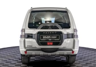 Подержанный автомобиль Mitsubishi Pajero 2018 года (6 фото)