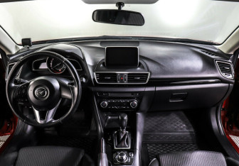 Подержанный автомобиль Mazda 3 Hatchback 2014 года (9 фото)