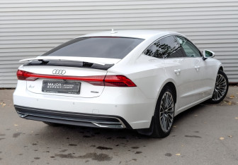Подержанный автомобиль Audi A7 2022 года (5 фото)