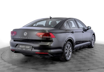 Подержанный автомобиль Volkswagen Passat Sedan 2020 года (5 фото)