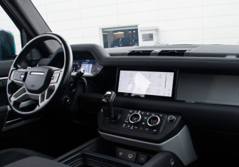 Подержанный автомобиль Land Rover Defender Suv 2020 года (12 фото)