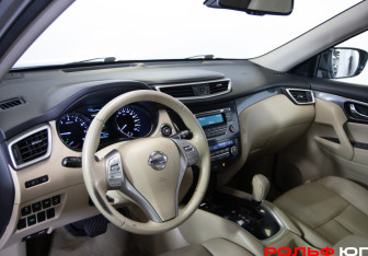 Подержанный автомобиль Nissan X-Trail 2016 года (10 фото)