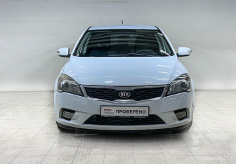 Подержанный автомобиль Kia Ceed Hatchback 2011 года (2 фото)