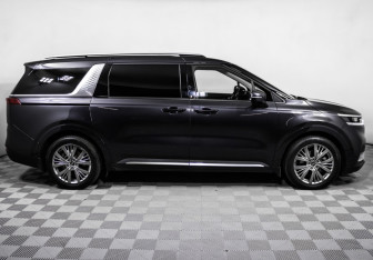 Подержанный автомобиль Kia Carnival 2021 года (4 фото)