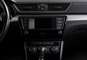 Подержанный автомобиль Skoda Superb Liftback 2016 года (23 фото)