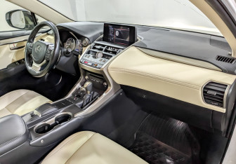 Подержанный автомобиль Lexus NX 2021 года (10 фото)
