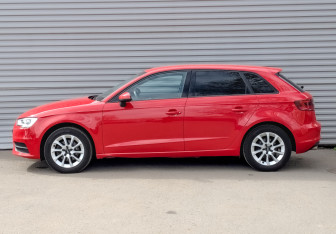 Подержанный автомобиль Audi A3 Hatchback 2013 года (8 фото)