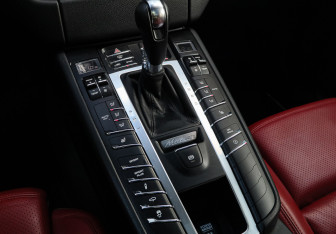 Подержанный автомобиль Porsche Macan 2015 года (21 фото)
