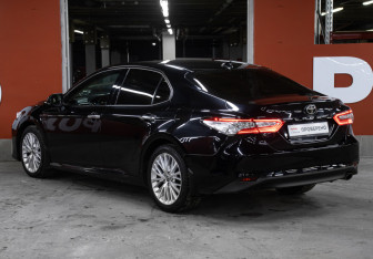 Подержанный автомобиль Toyota Camry Sedan 2020 года (7 фото)
