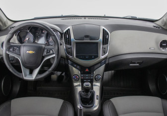 Подержанный автомобиль Chevrolet Cruze Sedan 2013 года (13 фото)