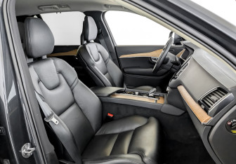 Подержанный автомобиль Volvo XC90 2021 года (27 фото)