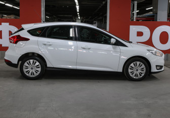 Подержанный автомобиль Ford Focus Hatchback 2016 года (4 фото)