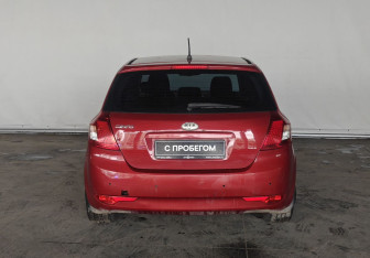 Подержанный автомобиль Kia Ceed Hatchback 2011 года (5 фото)