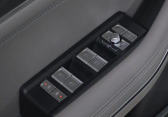 Подержанный автомобиль Lynk&Co 09 2023 года (17 фото)