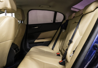 Подержанный автомобиль Jaguar XE 2015 года (13 фото)