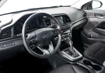 Подержанный автомобиль Hyundai Elantra Sedan 2020 года (7 фото)