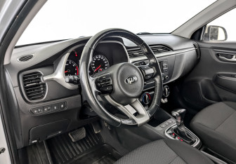 Подержанный автомобиль Kia Rio Hatchback 2021 года (16 фото)