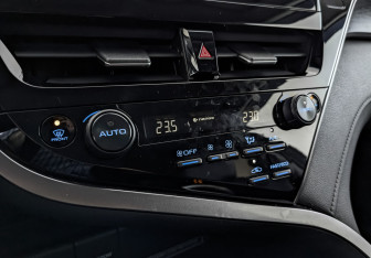 Подержанный автомобиль Toyota Camry Sedan 2022 года (21 фото)